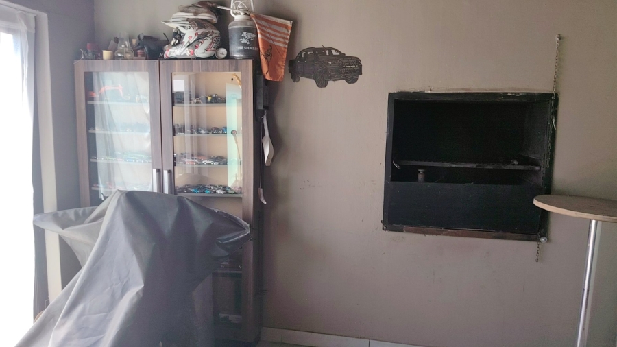 4 Bedroom Property for Sale in La Hoff North West